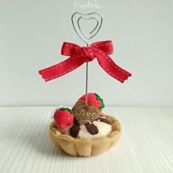 Adorable felt mini tart place card holder